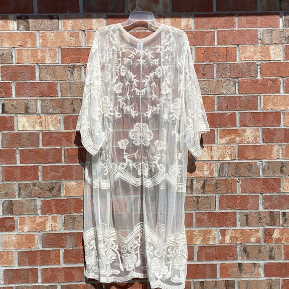 Woman’s lace beach cover up or dressing gown size xxl - Picture 4 of 13